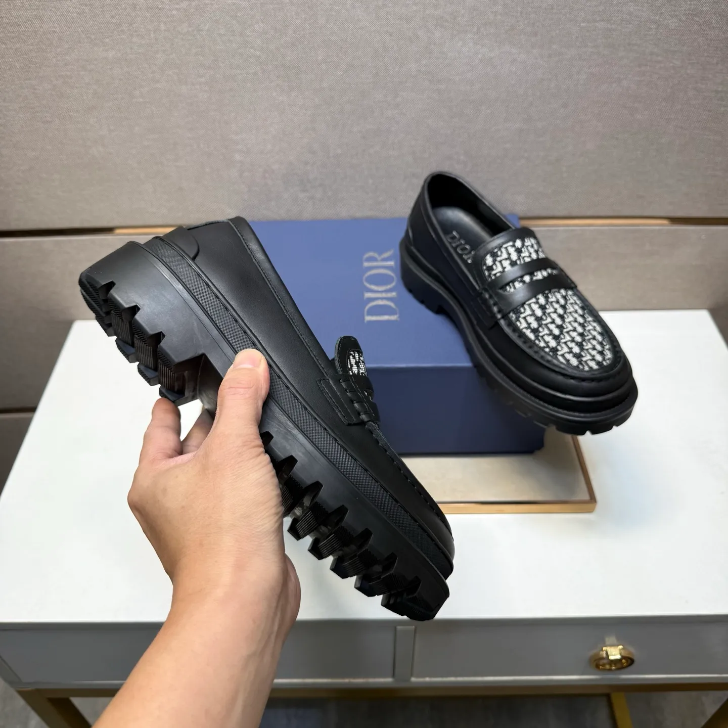 ⬛️Men's shoes 💰p442 [Dior~] Men's casual shoes 2025z cabinet sales simultaneously 🔶Size: 39-44 #️⃣ 🔷2 colors🔜The upper is made of multi-material splicing➕Genuine leather lining, comfortable and breathable, sole: original comfortable and wear-resistant outsole, ⚠️Real shot📱Photographed🎬The real thing is better📢📢📢